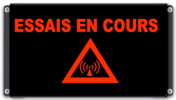 Panneau d'affichage lumineux Essais en cours avec pictogramme radiofréquence