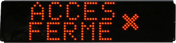 Panneau lumineux étanche accès fermé