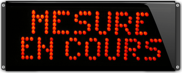 Panneau lumineux étanche mesure en cours